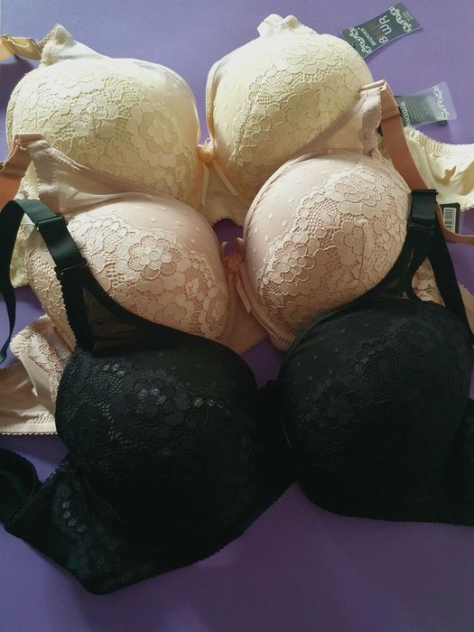 Бюст на чашку - Д