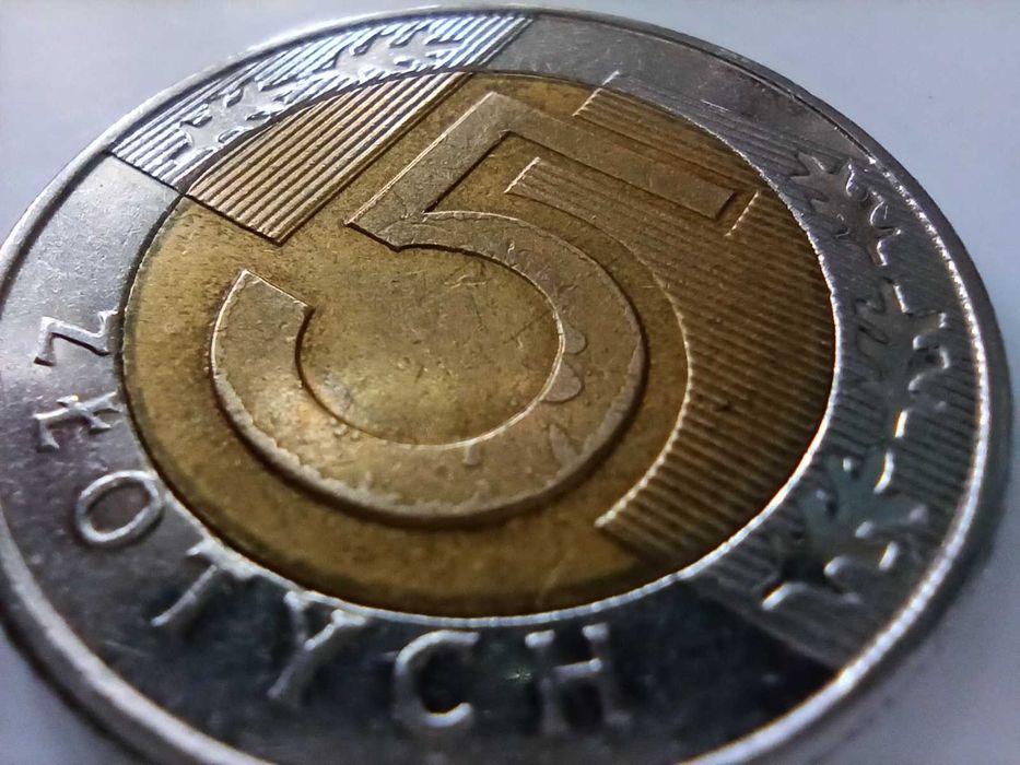 5 zł z 2010r z destruktami na awarsie i rewersie