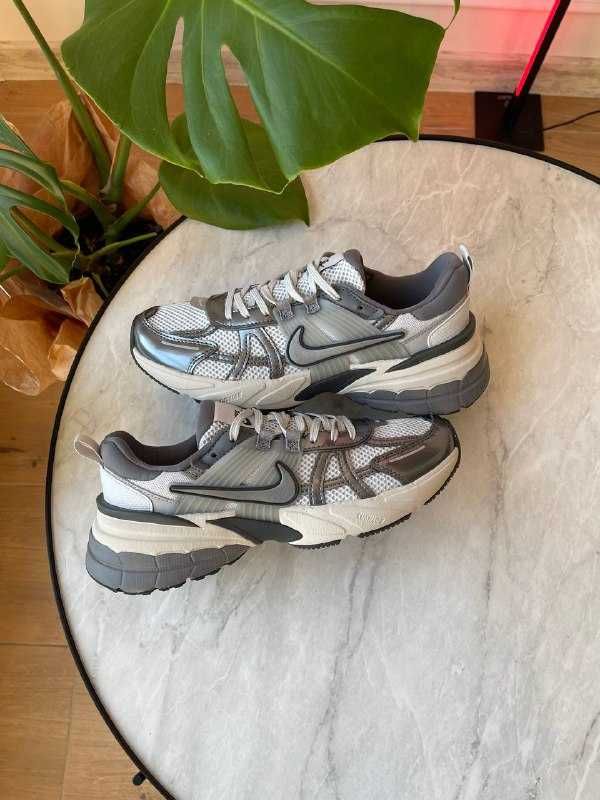 ВСІ РОЗМІРИ Кросівки Nike V2K Run Pure Platinum Wolf Grey найк сірі