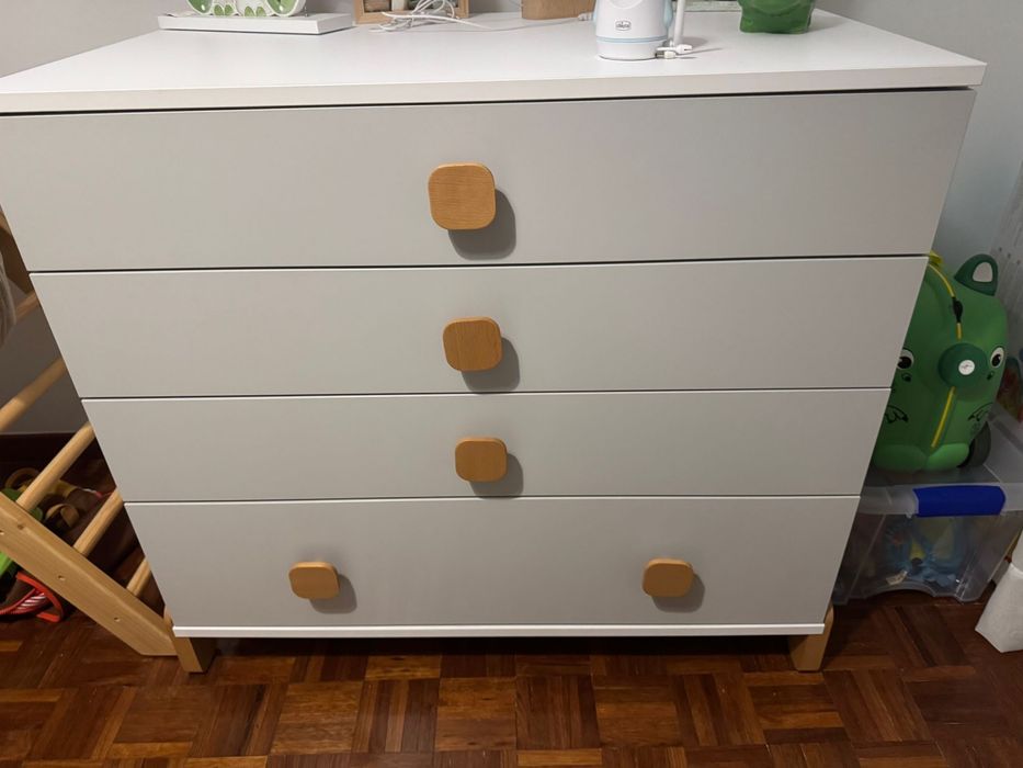 Comoda de 4 gavetas
