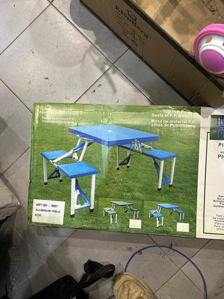 Zestaw kempingowy rozkładany stół i 4 siedzenia