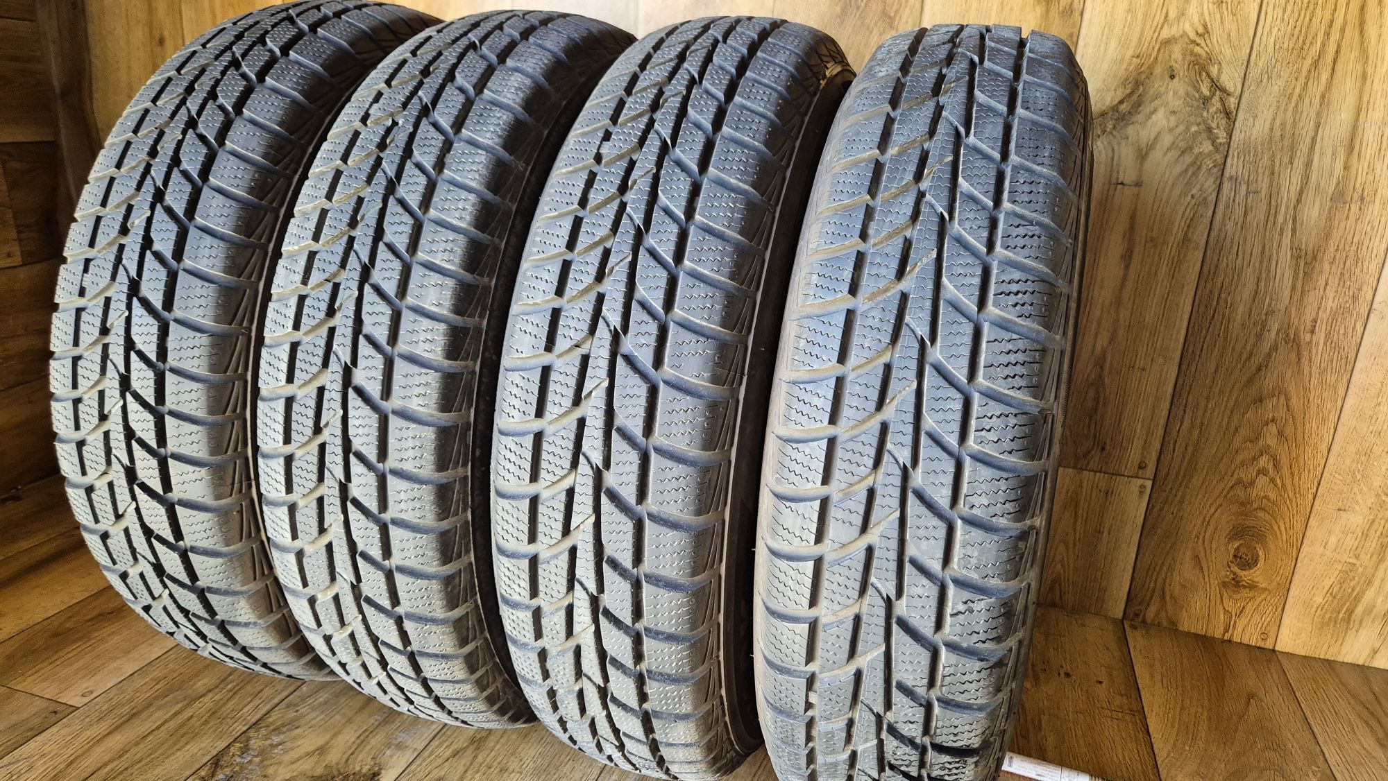 155/80/13 Hankook zima komplet 6,5mm 18r stan bdb