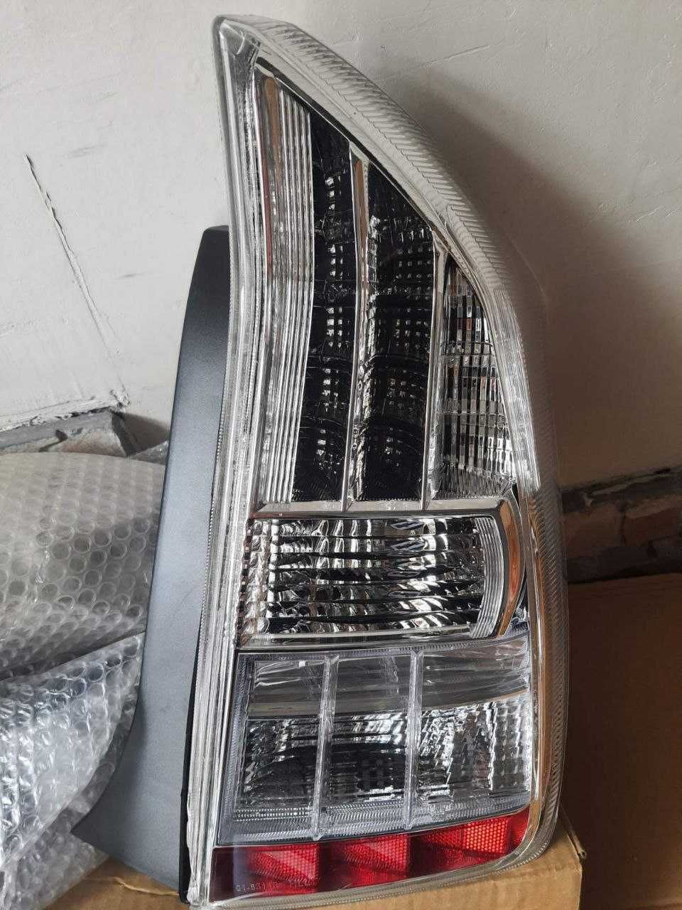 Фара  перед лев прав  Toyota Prius 30 50 10-19   LED 81185-47330 птф