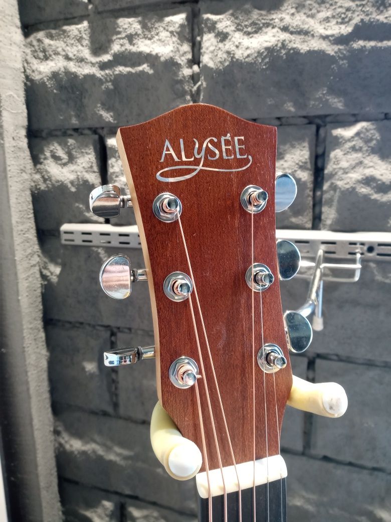 Gitara elektro akustyczna