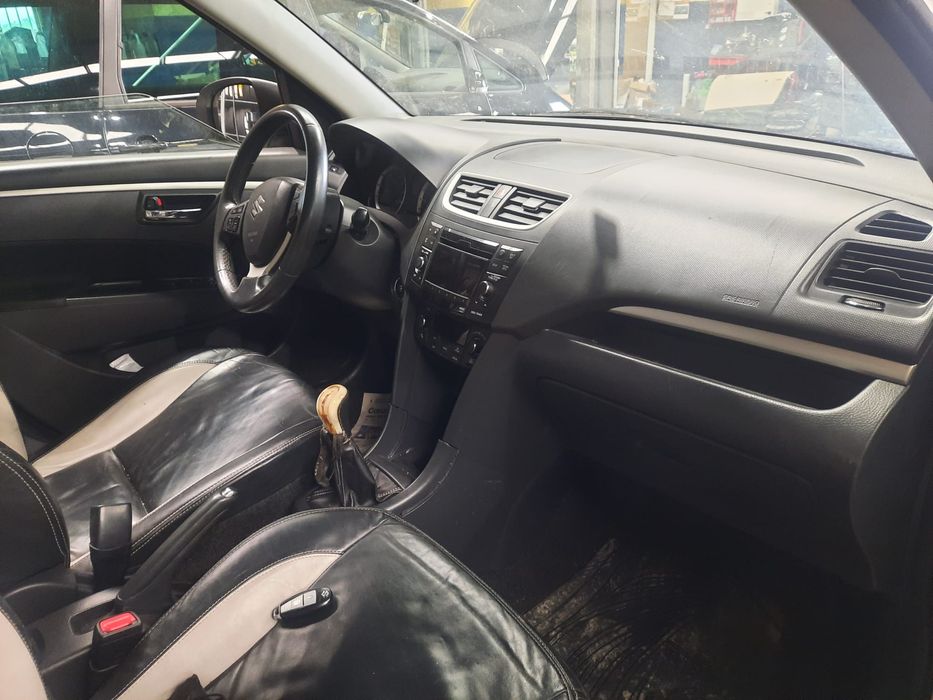 Peças Suzuki Swift motor 1.2i, frente completa, airbags, porta, trás