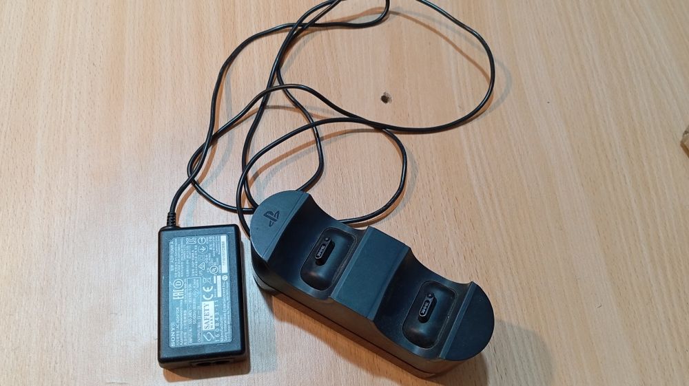 Ładowarka padów PS4+ zasilacz