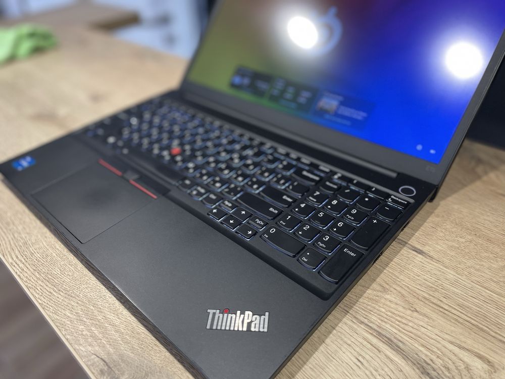 Lenovo ThinkPad E15 G2 / Core I5-1135G7 /  Iris XE G7 / 16 Ram / 256