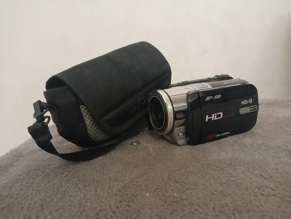 Продаю відеокамеру HD 1080p SPEED DIGITAL8 8.0 MP
2200грн