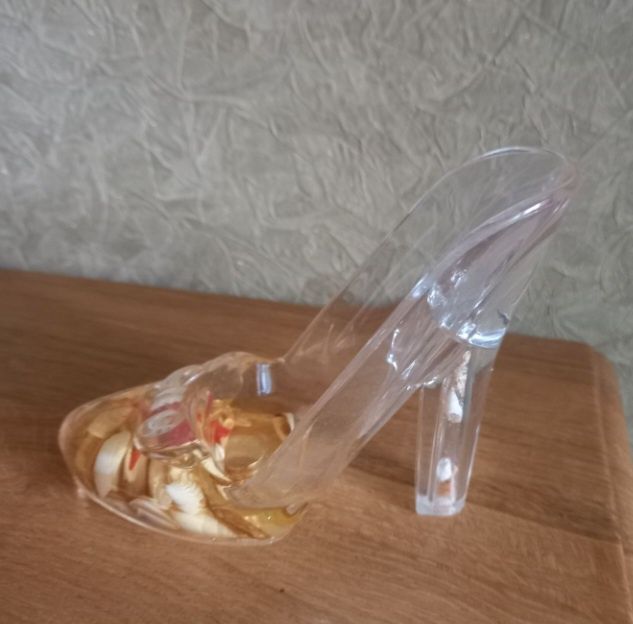 Сувенир, статуэтка сердечки, девочка, туфля