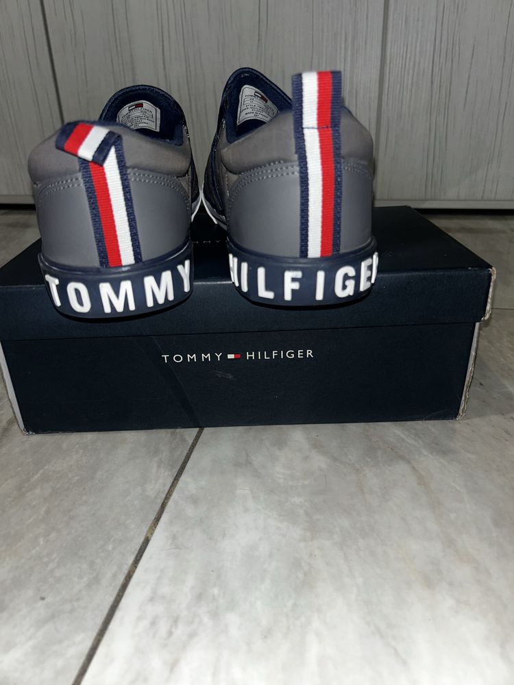 Оригінальні сліпони Tommy Hilfiger