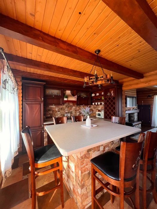 Продаж деревʼяного будинку