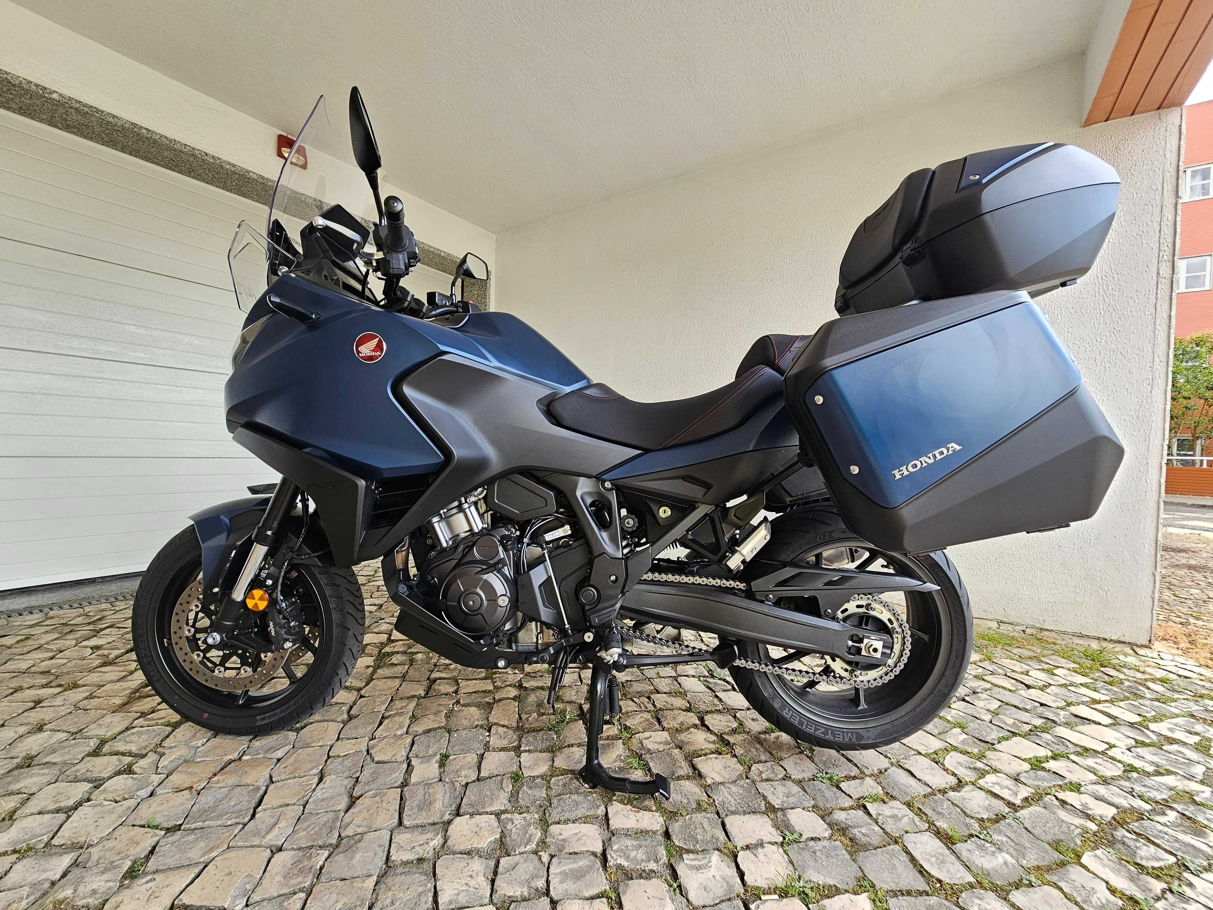 Honda NT 1100 com 11.411 kms de 2024 com garantia até Outubro de 2027