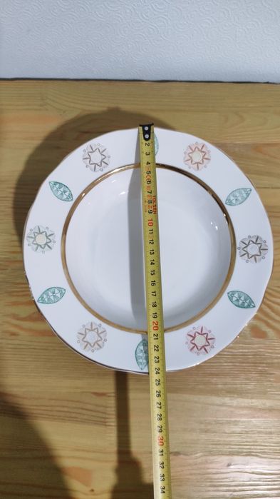 Глибокі тарілки, хрустальна ваза, салатниця, блюдо