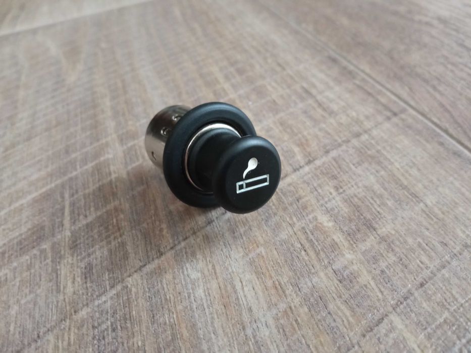 Запальничка для авто в гніздо прикуювача