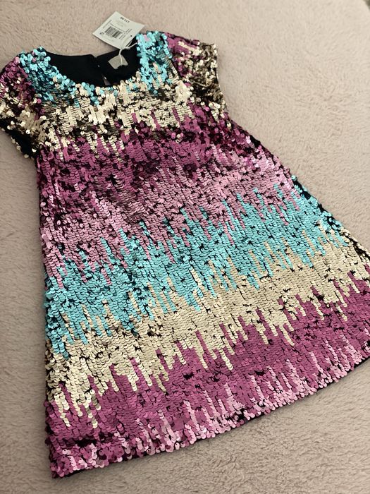 Сукня яскравого кольору!