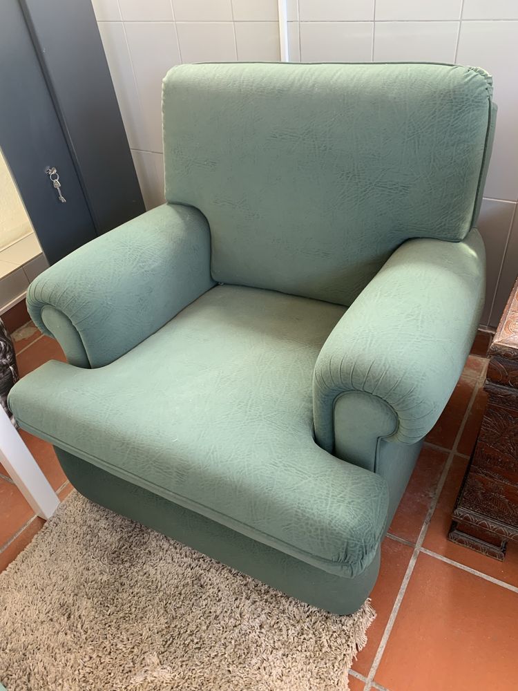 Cadeirão em tecido verde - 60€