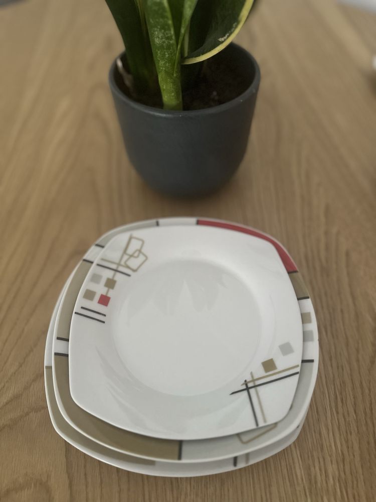 Conjunto de pratos + saladeira