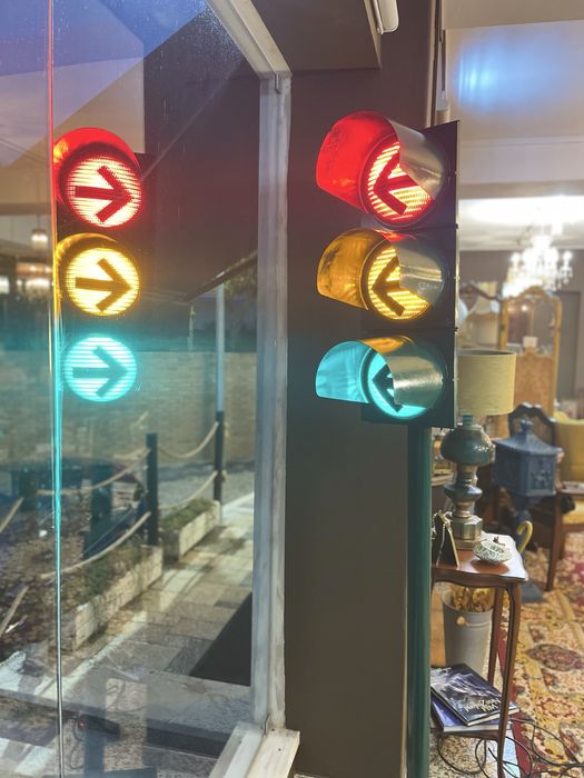 Semáforo vintage original — peça decorativa única