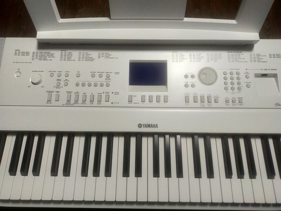 Цифровое пианино Yamaha DGX660 Portable grand(88кл). Состояние хорошее