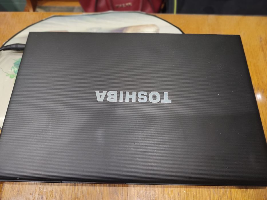 Продам ноутбук Тошиба.
