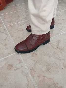 Botas rasas da Dame Rose e sapatos  pretos da H&D marca espanhola