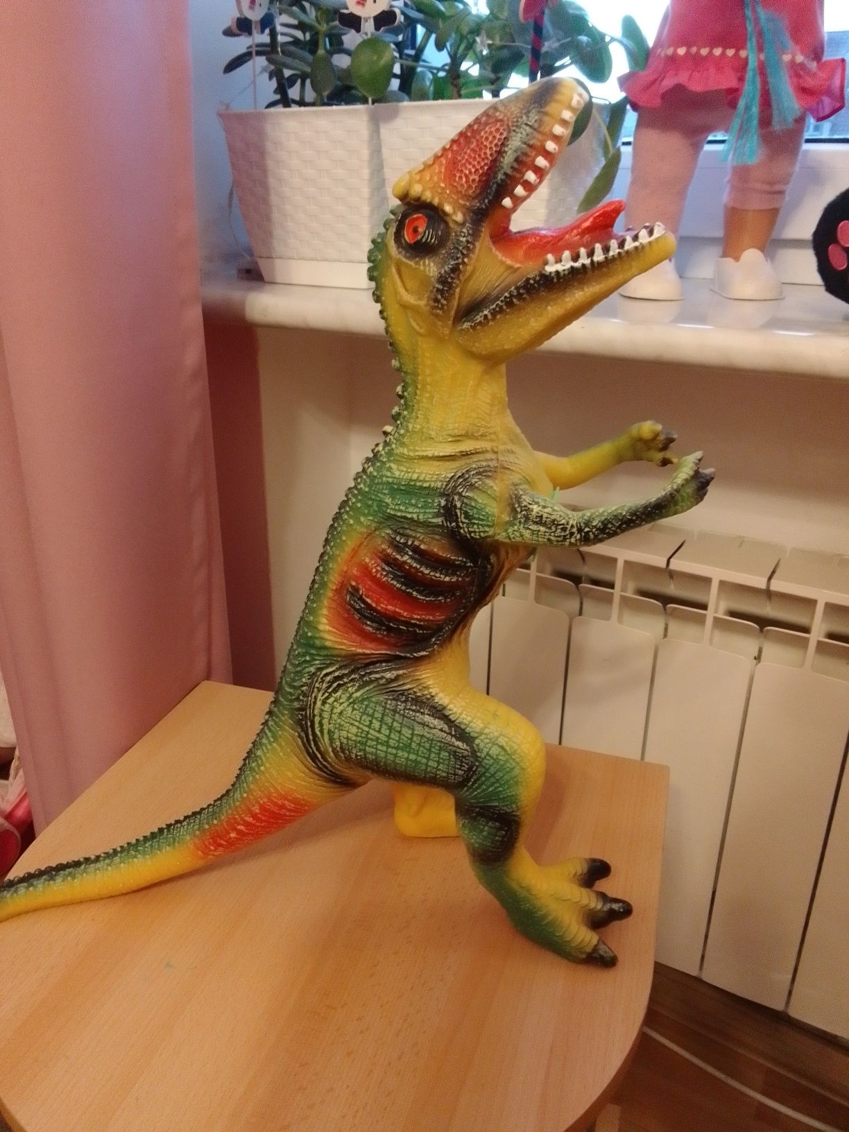 Duży gumowy dinozaur z dźwiekami ok.46 cm