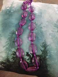 Naszyjnik w fioletowym kolorze