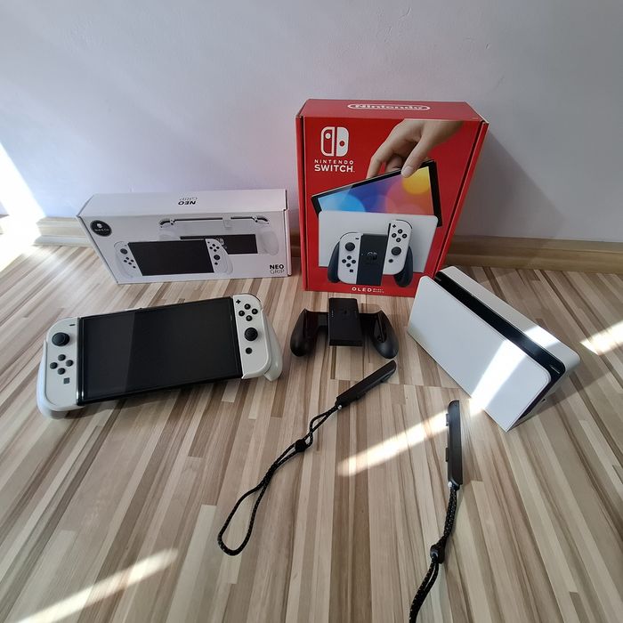Nintendo Switch OLED + neogrip skull n co