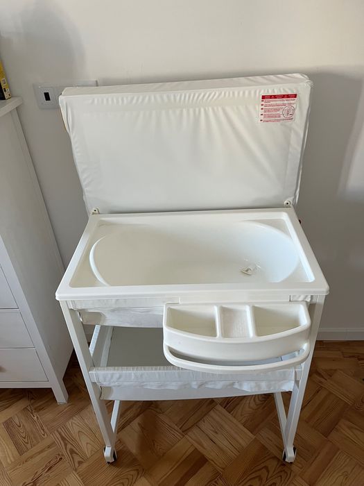 Muda fraldas móvel c/banheira Trama + Cadeira de papa IKEA c/tabuleiro