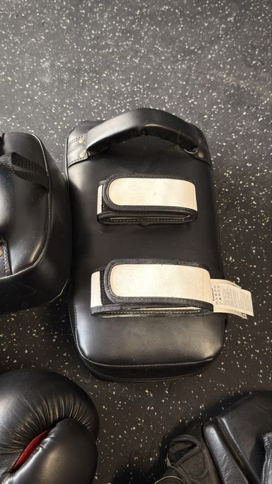 Luvas de Boxe e Plastron