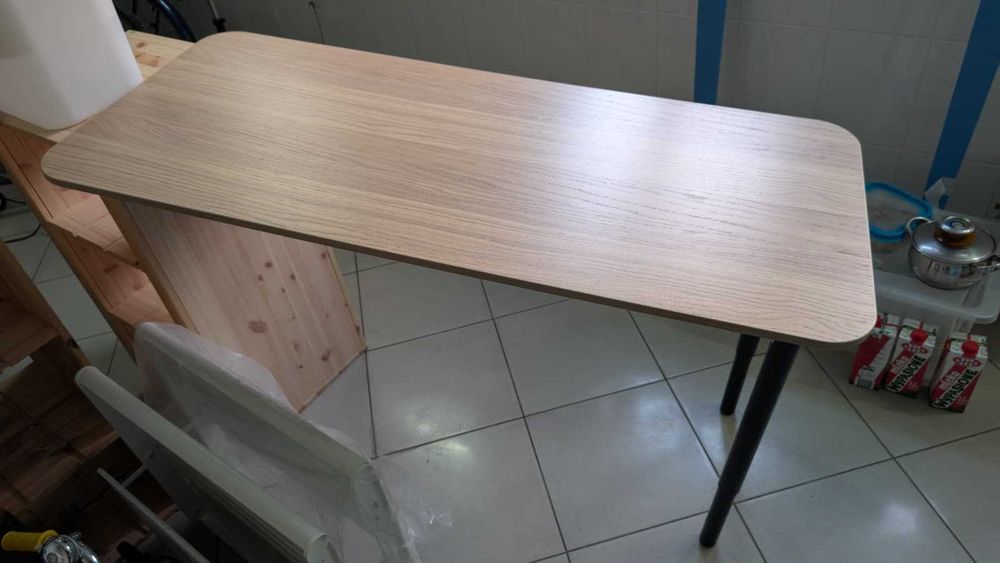 Nowoczesny Blat / Biurko 140x60 cm z 2 nogami (kolor jasny dąb)