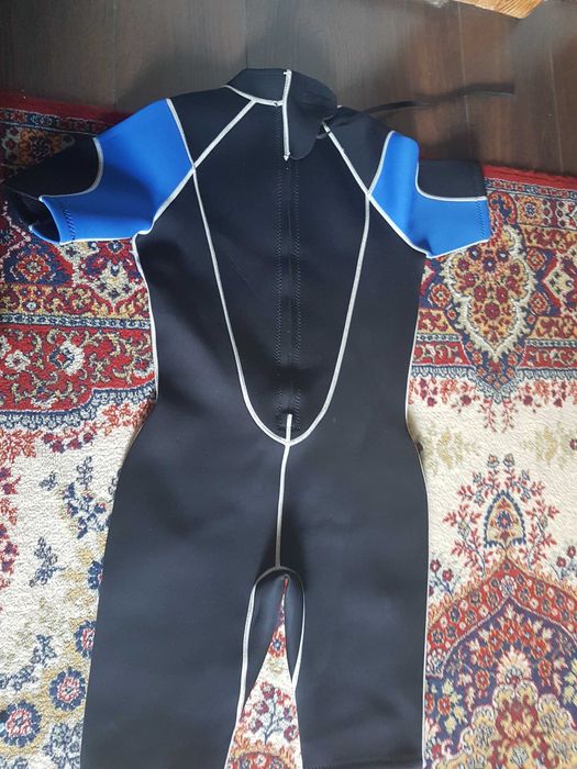 Nowa  Niemiecka pianka do pływania surfingu itp M Tony Brown 50%