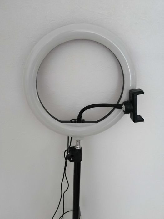 Кольцевая светодиодная LED лампа на штативе, лампа 24см