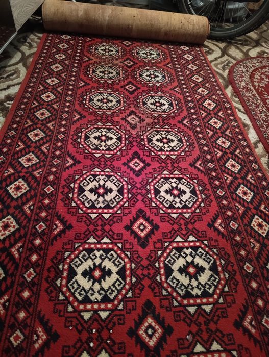 Chodnik piękny, czysty, długi. Rezerwacja