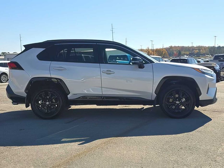 Toyota RAV4      2024