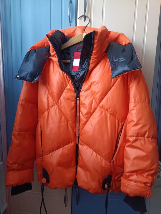 Зимова жіноча куртка