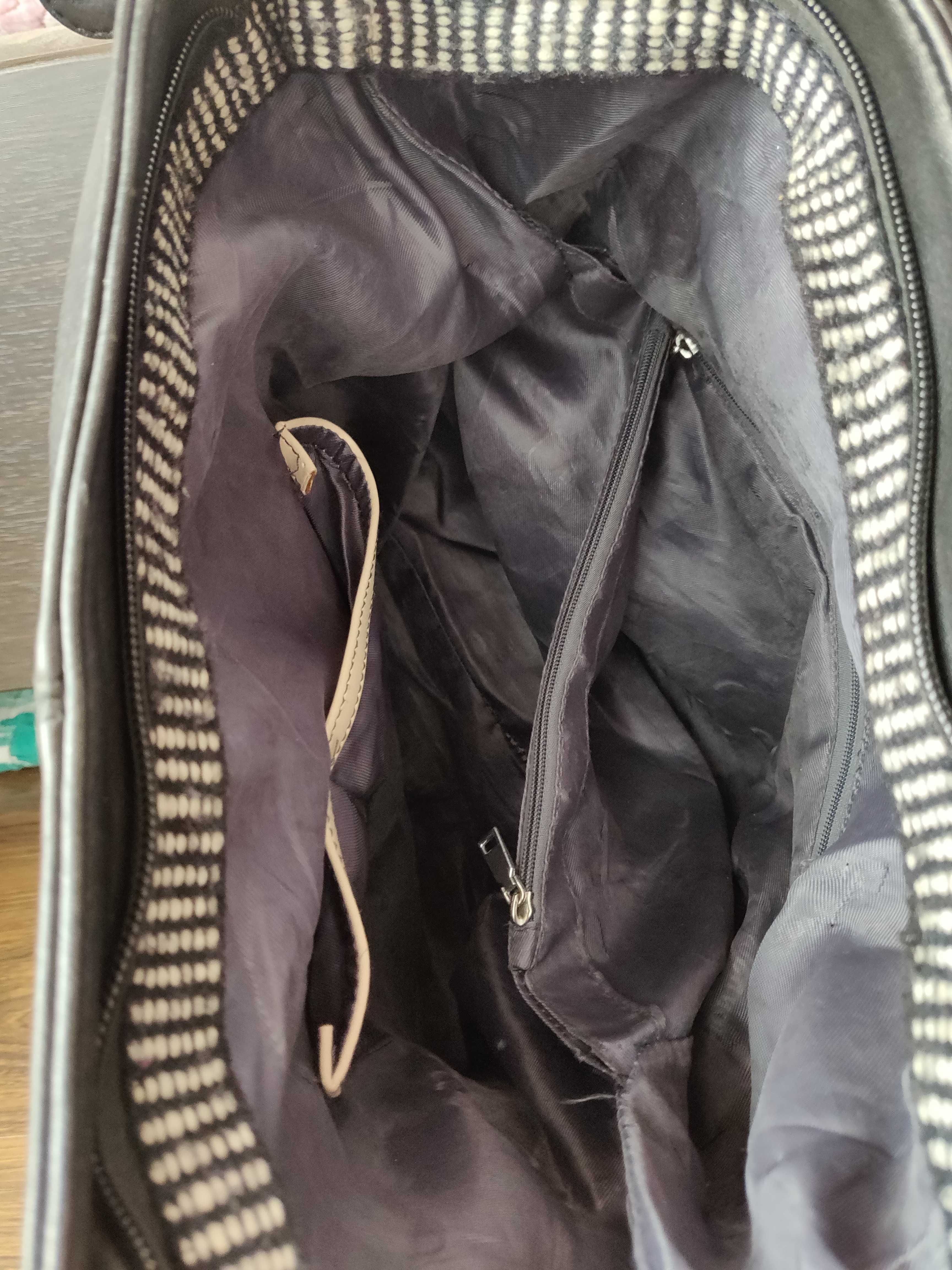 Женская  кожаная  сумка  42х33х14 см,  черного  цвета.