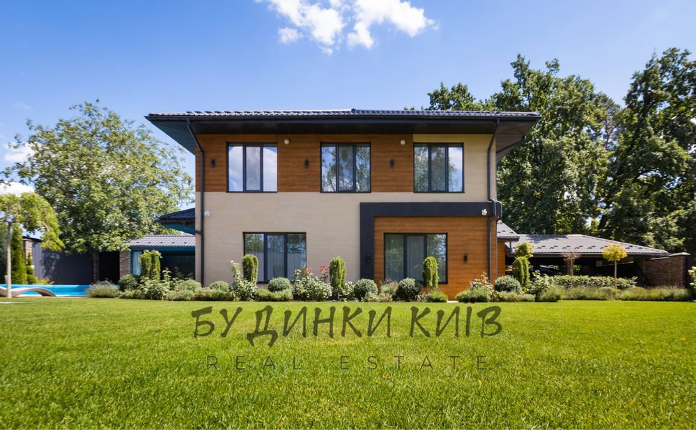 Продаж будинку з дизайнерським ремонтом в м. Київ  ( Чайка )
