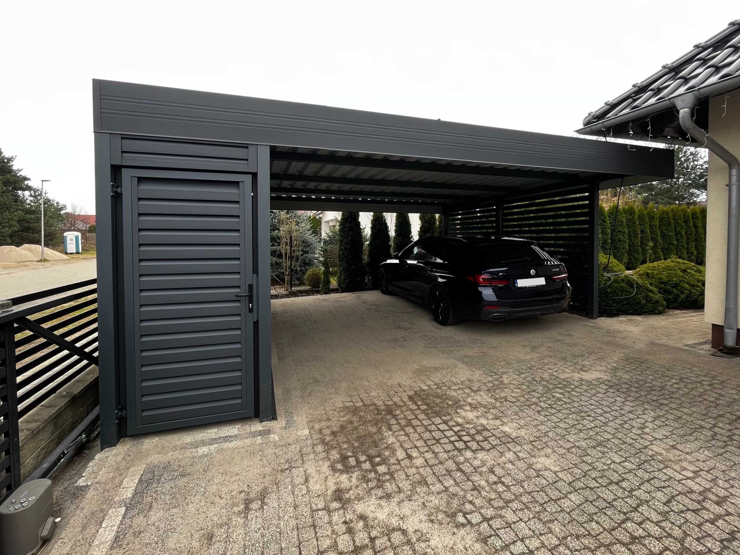 Nowoczesna wiata garażowa, carport z pomieszczeniem gospodarczym