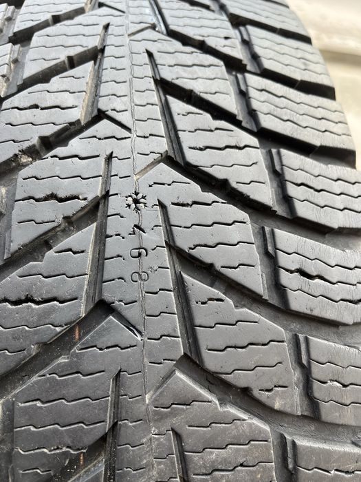 Шини 215/65 R16СNokian Snowproof резина бу зима цешка