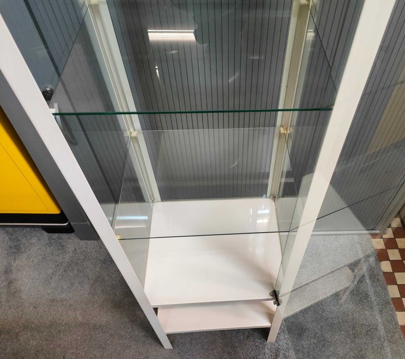 Elegancka Witryna Szklana – Idealna do Domu i Biura!