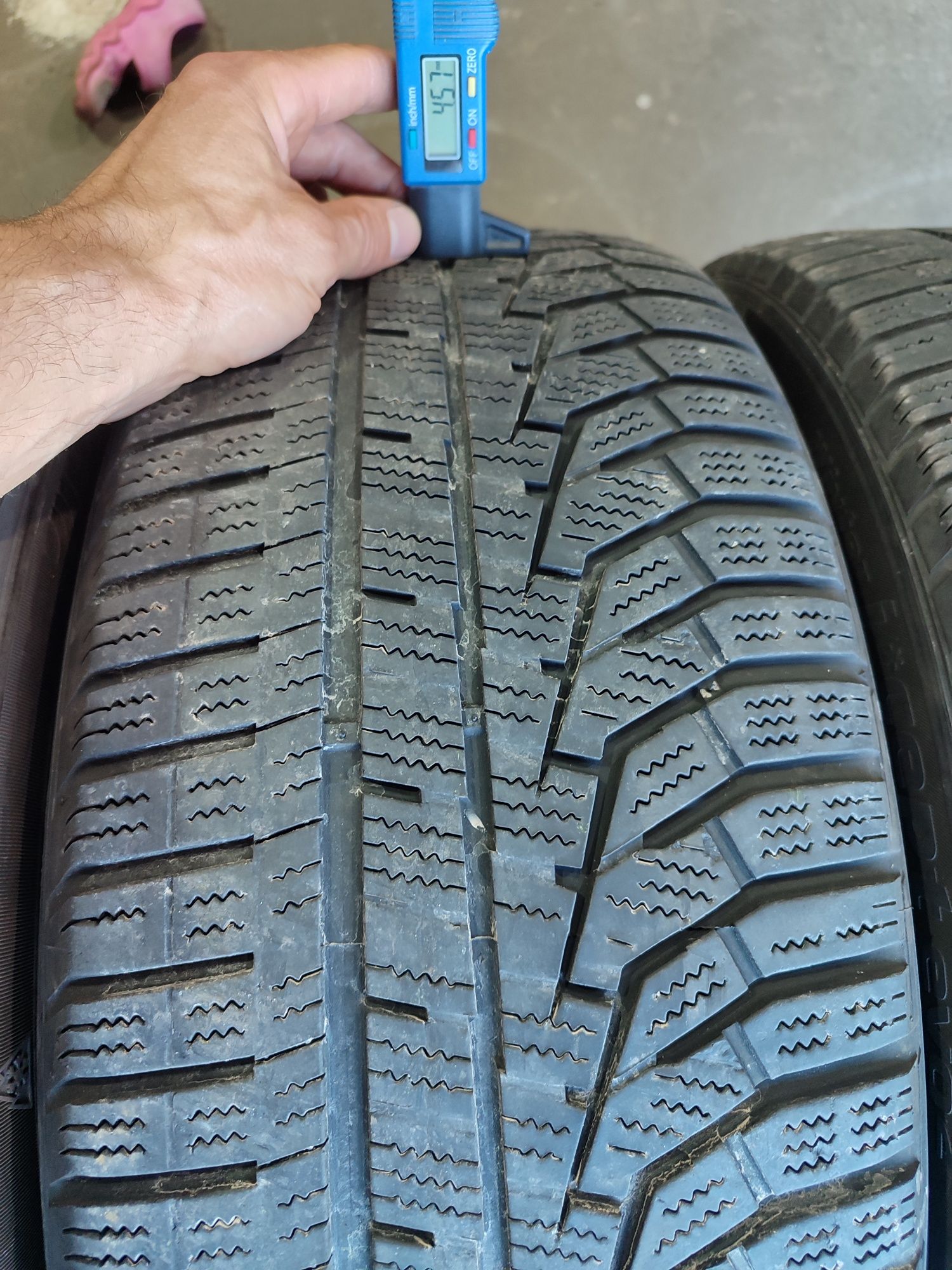 Резина зима 225.45.18 hankook