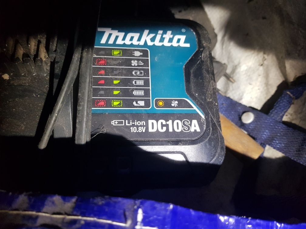 Ładowarka Makita DC10SA