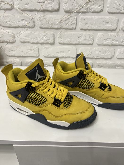Кроссовки мужские Air Jordan 4  lightning