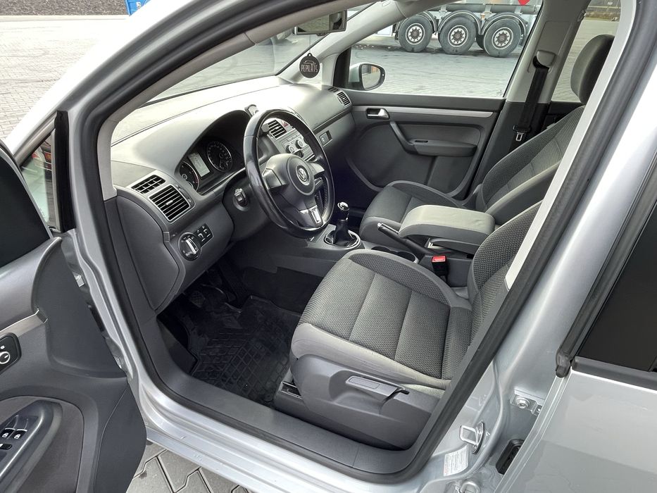 Volkswagen Touran 2.0 tdi 2012 року