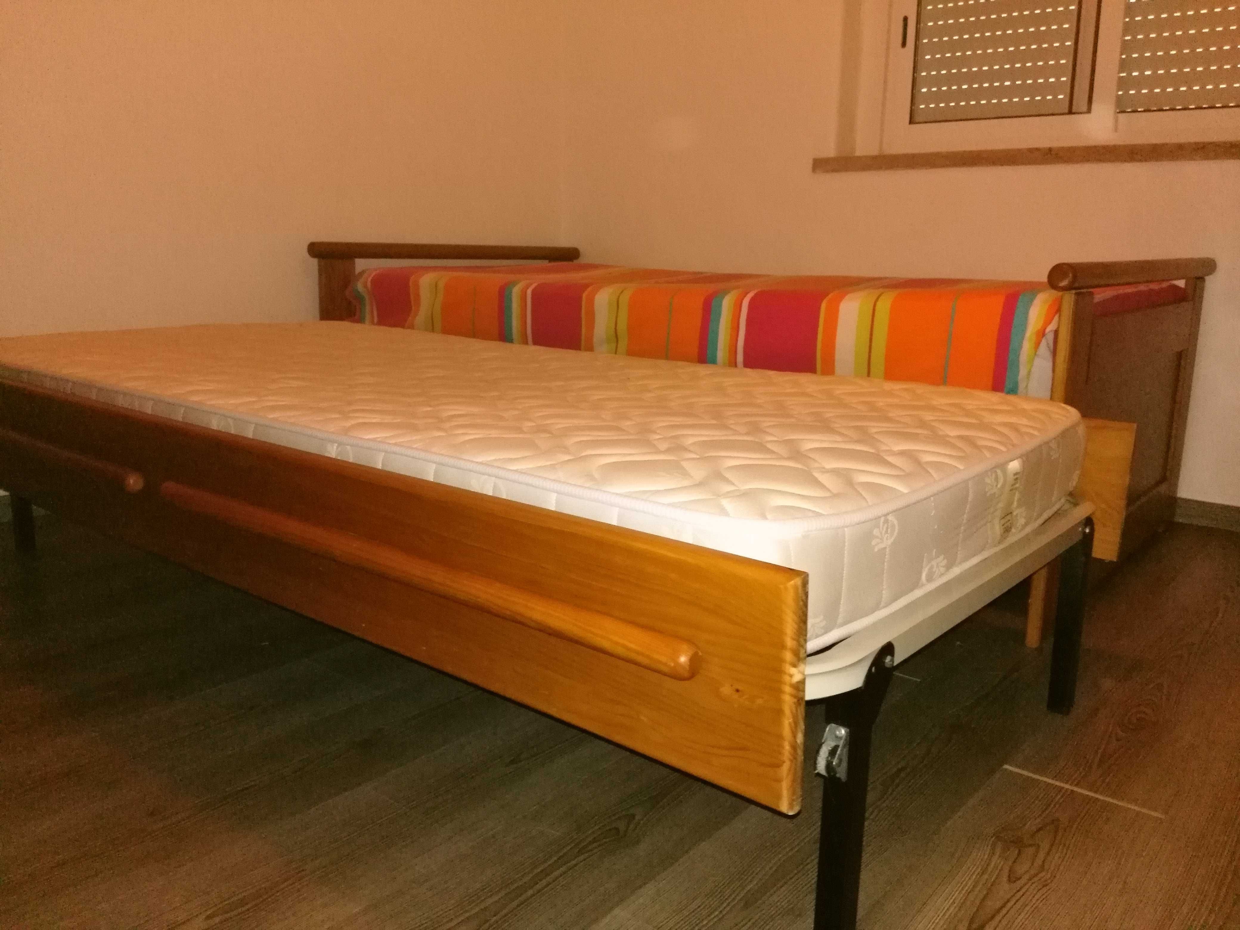 Cama com gavetão e colchões