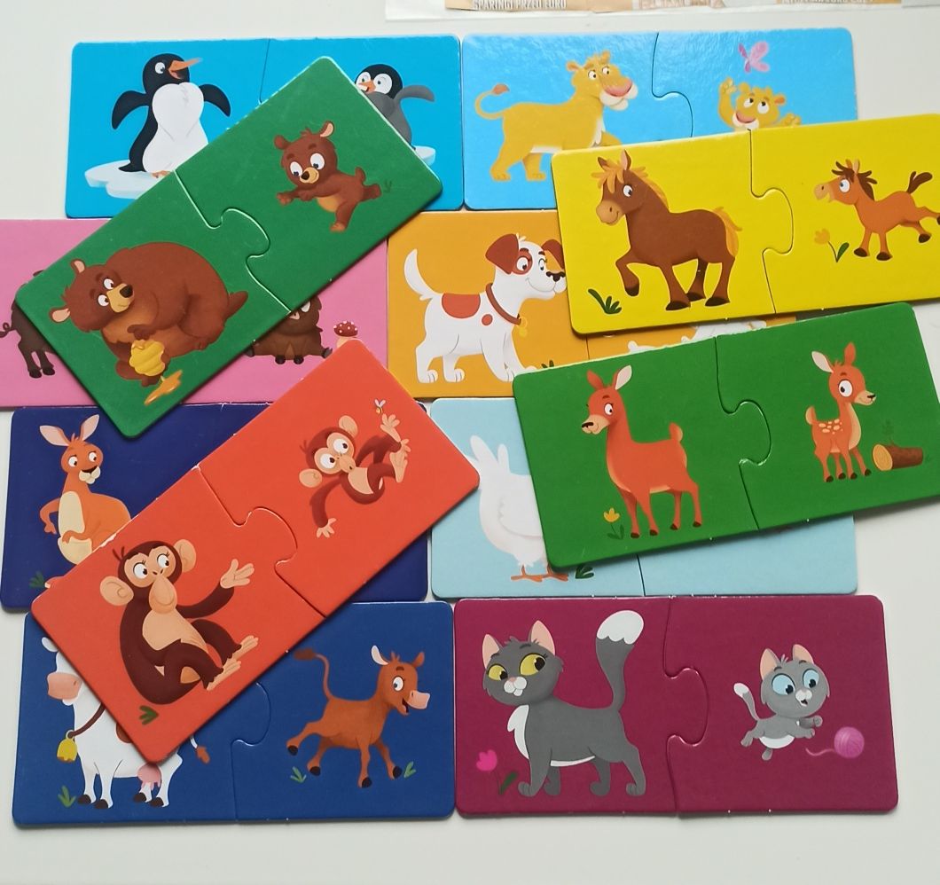 Sprzedam zestaw puzzli i książeczka dla 2-3 latka