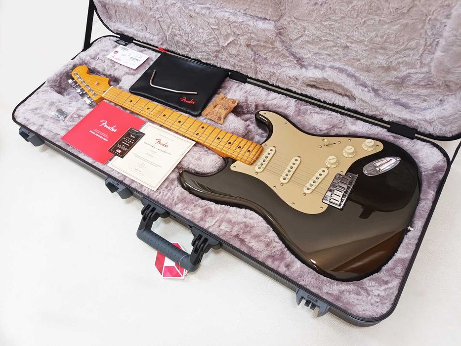 Fender American Ultra Stratocaster - Texas Tea