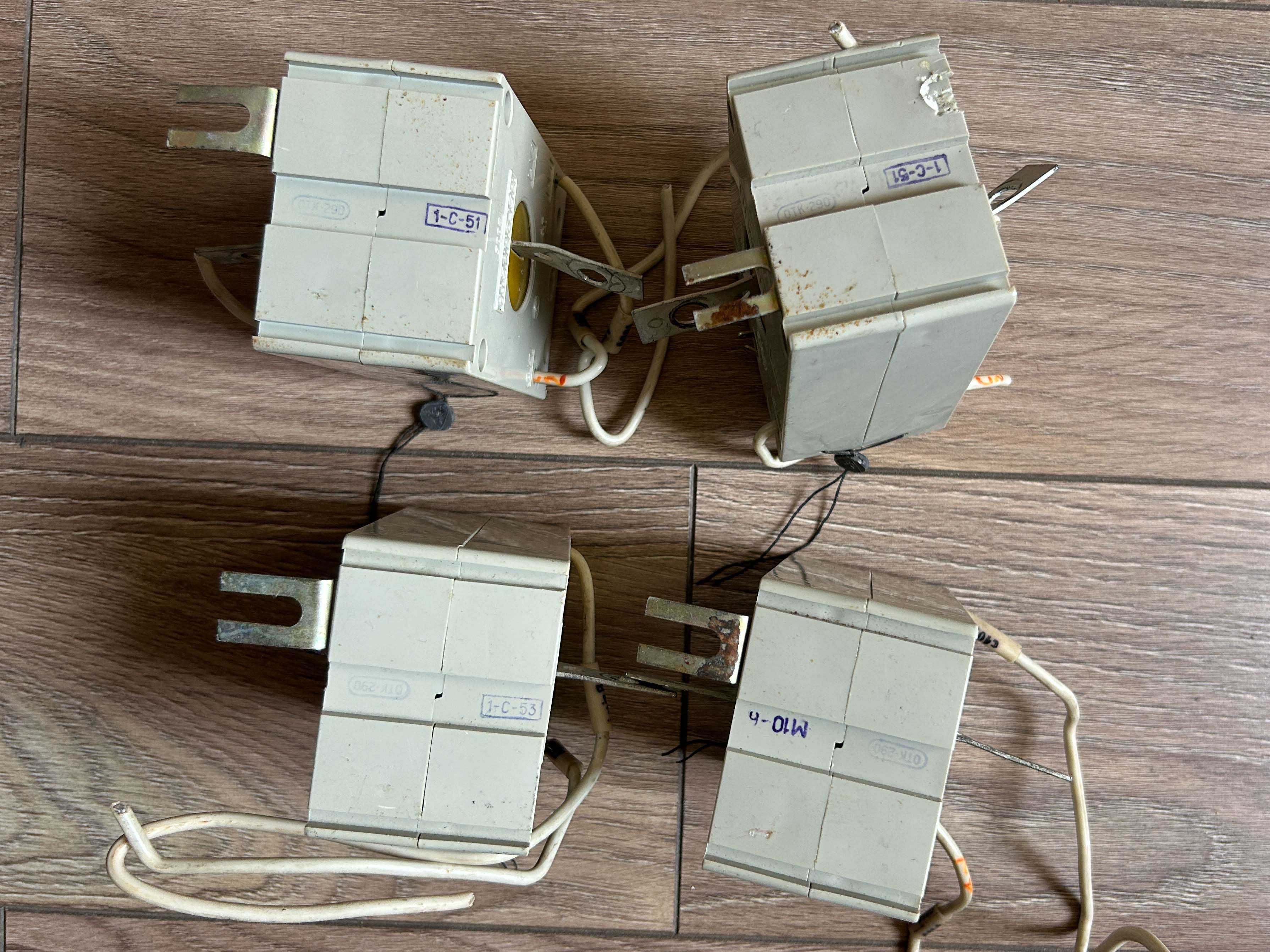 240 за 4.Трансформатор тока струму Т-0,66 kV УЗ 50 Hz 0,5,10,50/5A
