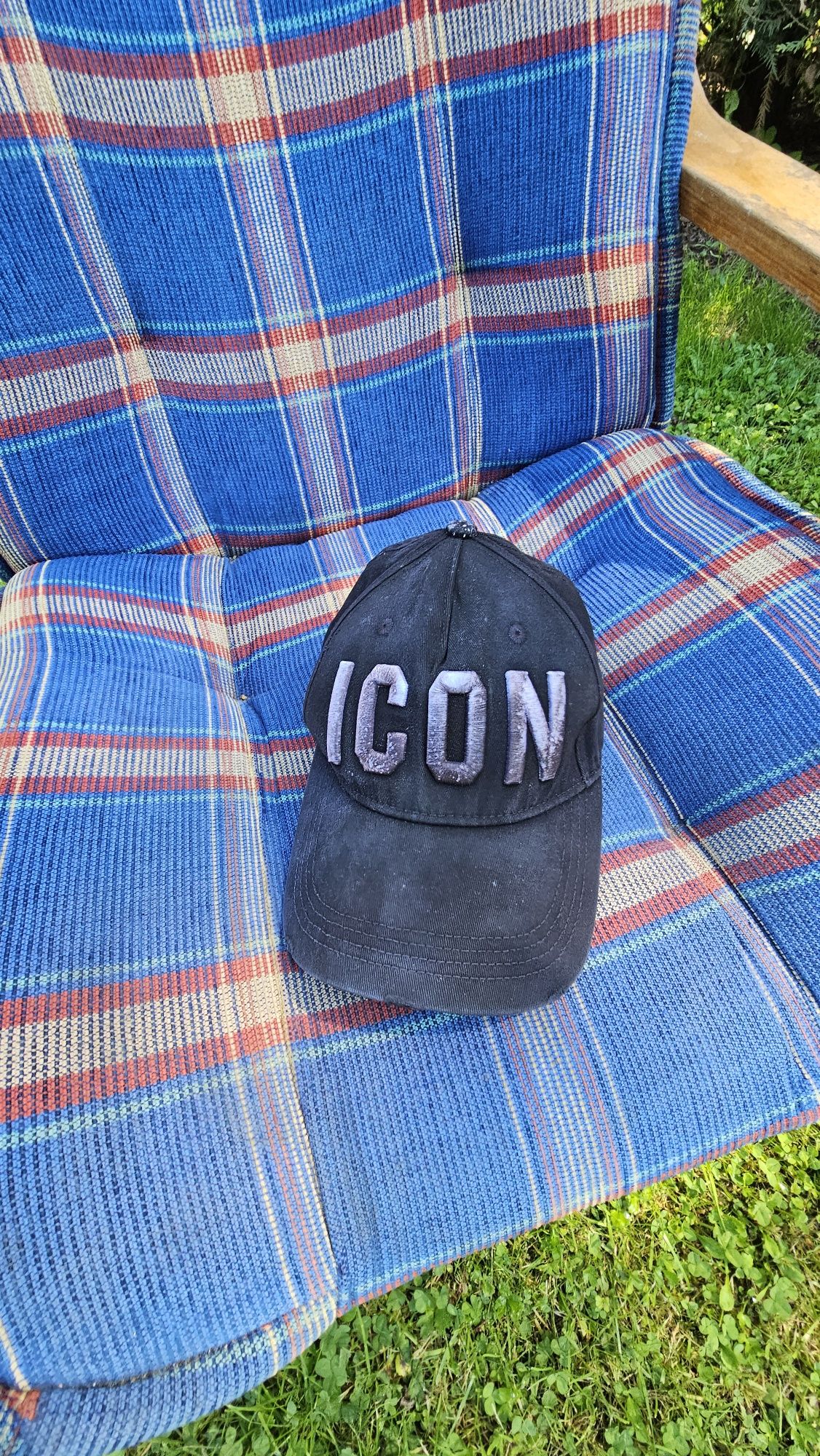 Czapka icon  dsquared2